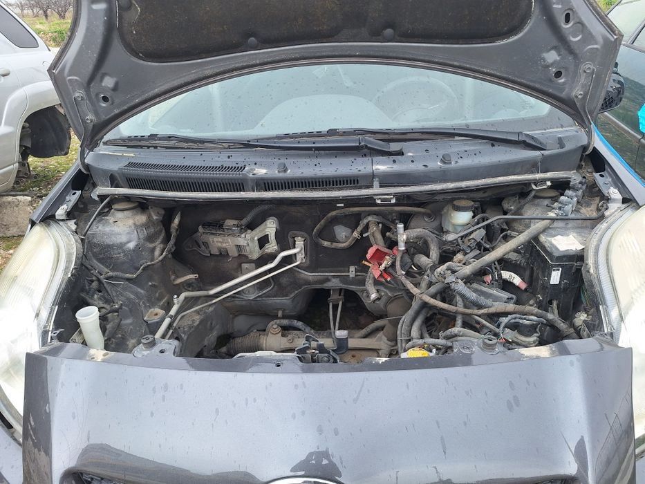 Toyota Yaris 1.0 На Части