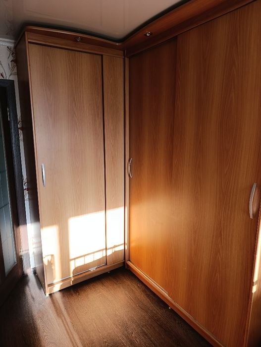 Продам угловой шкаф
