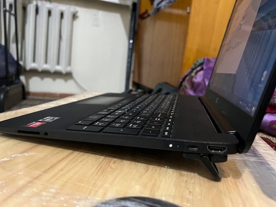 HP Laptop 15s-eq2xxx