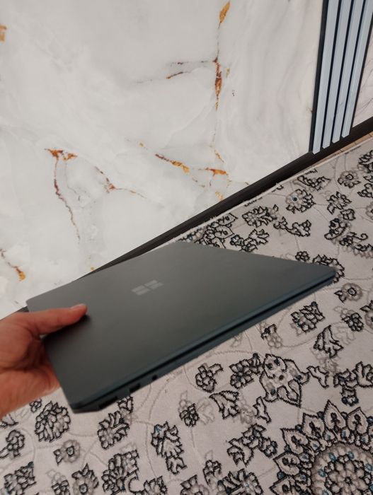 Noutbuk Surface core i5