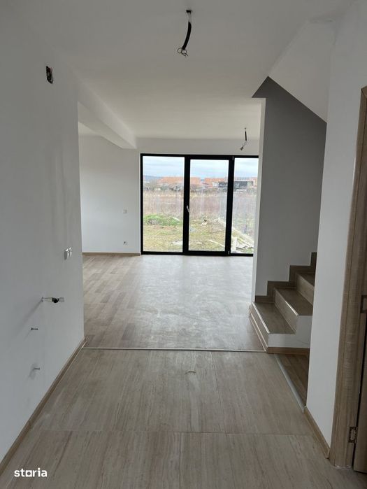 Vand duplex la cheie - suprafata utila este de 110 m2 ,   3 dormitoare