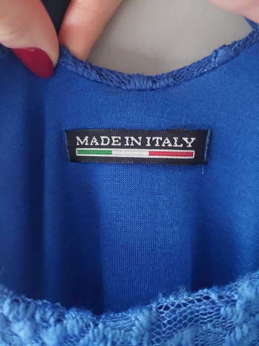 Къса синя рокля с гол гръб