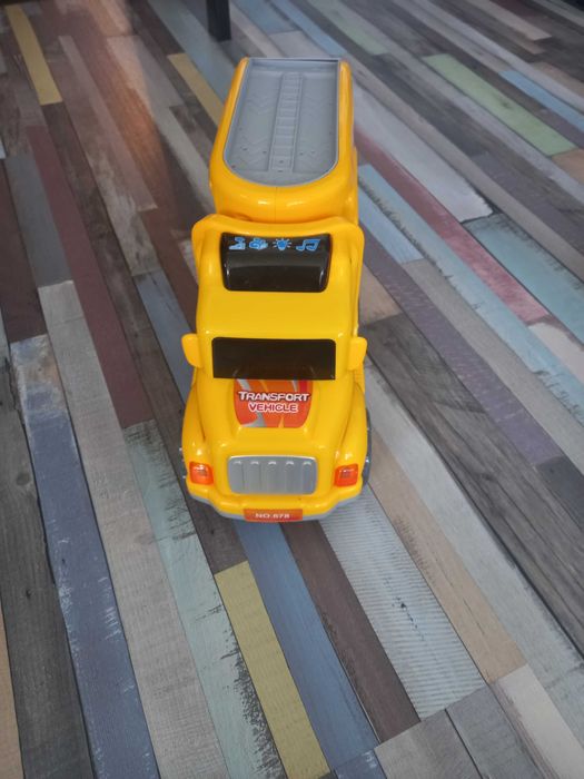 Автовоз с музика и звуци