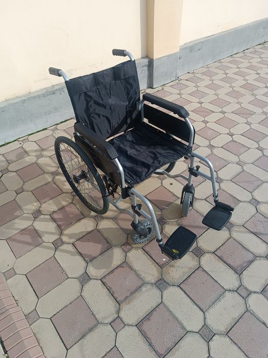 Продаётся инвалидная коляска. В хорошем состоянии, почти новая, удобна