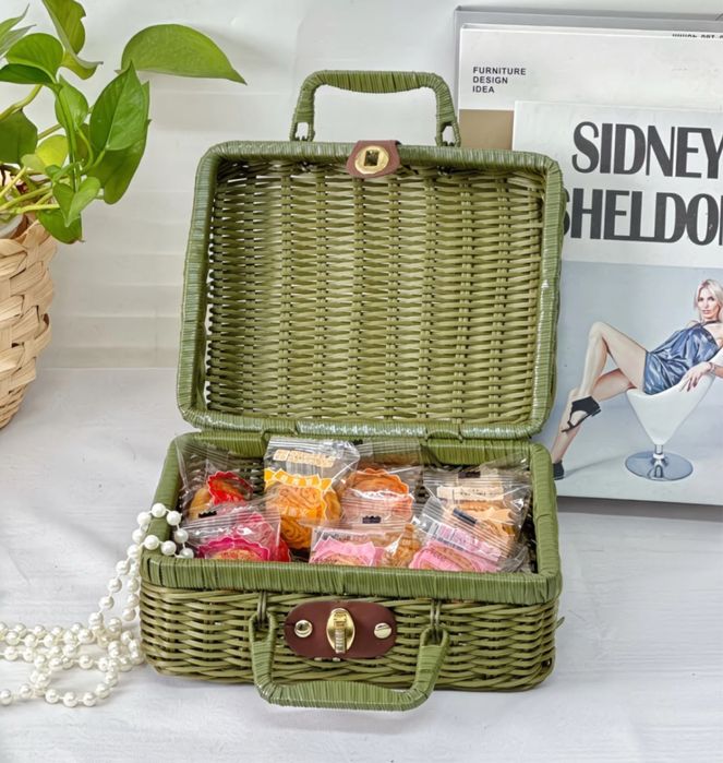 Плетеный чемоданчик