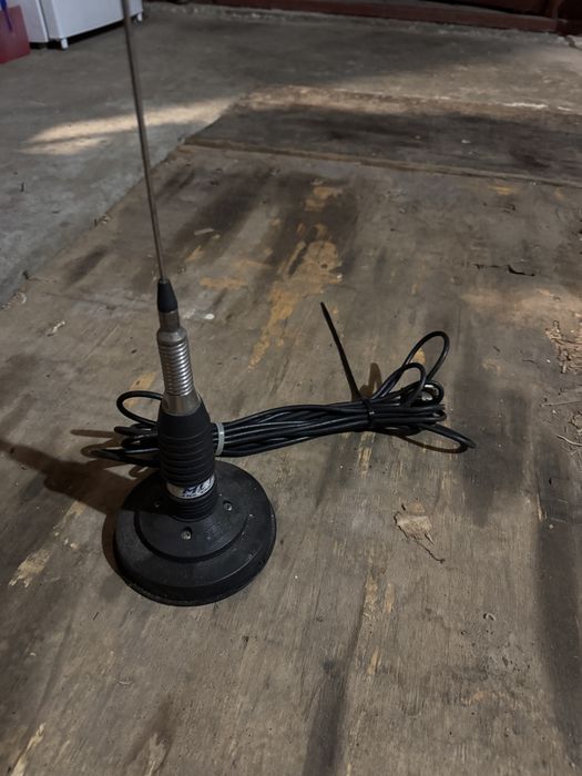 Statie premier CB 2010 cu antenă magnetică