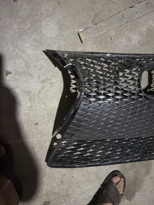 Решотка на лексус is. 2016