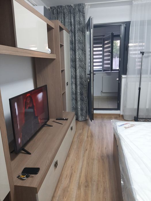 Închiriez garsoniera