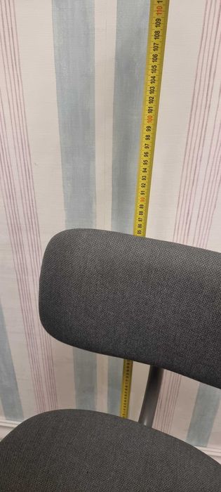 Scaun de birou ergonomic, simplu și funcțional - ideal pentru birou