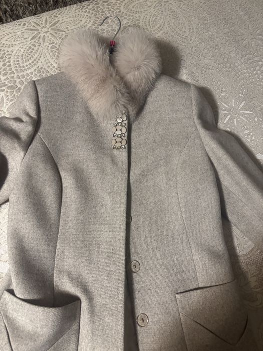 Palton elegant cu guler , care se poate da jos