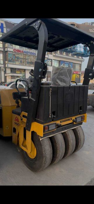 Комбинированный Вибрационный Каток SINOMACH Модель GYC042