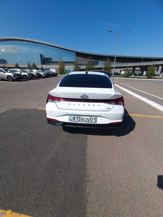 Hyundai Elantra 2022 г.