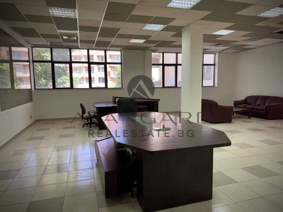 оф.23625 Просторен офис/ Топ локация/ Център