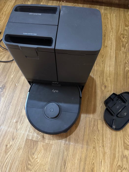 Vând aspirator smart eufy x10 pro omni