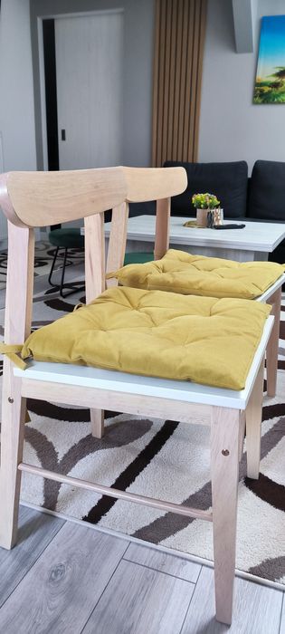 Vând masa +4 scaune