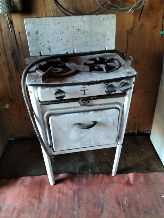Продам газовую плиту