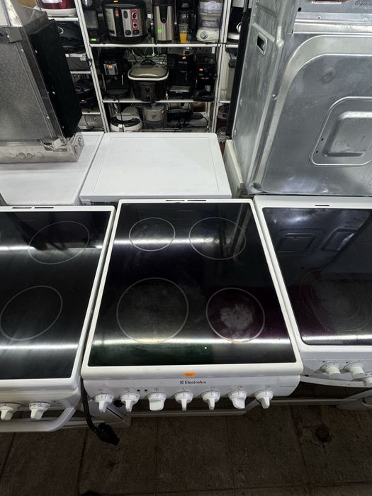 Готварска печка керамични котлони electrolux