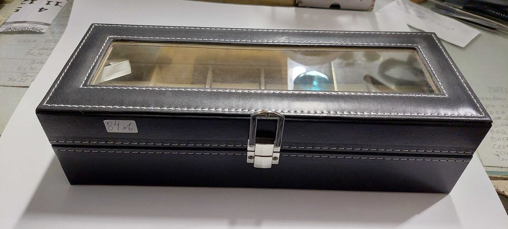 Кутия за съхранение на часовници