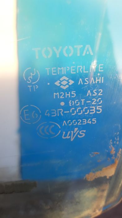 Продам переднее боковое стекло ПРАВОЕ