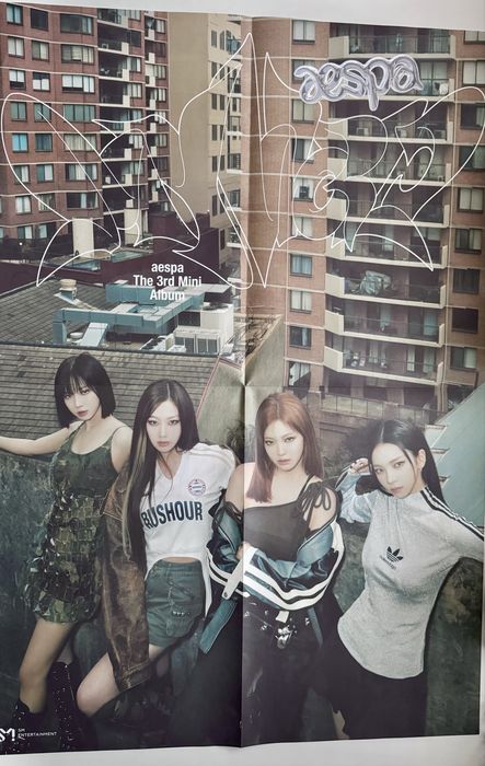 Kpop Aespa албум My world tabloid version