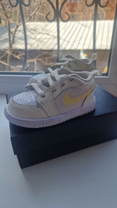 Кроссовки детские