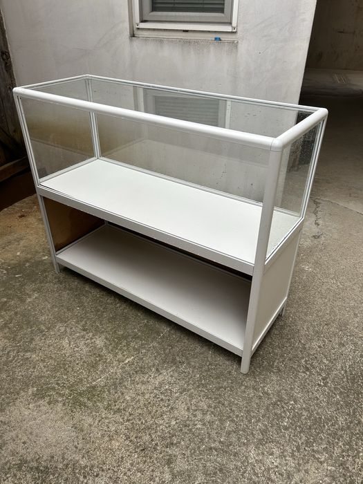 Стелжи за магазин