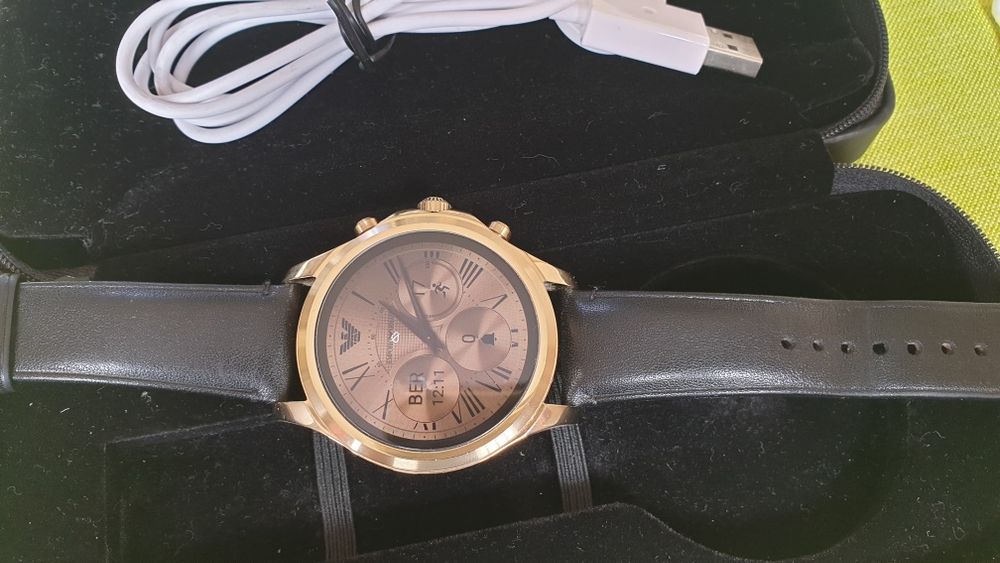 Emporio Armani smart watch ОРИГИНАЛ! топ състояние -350лв