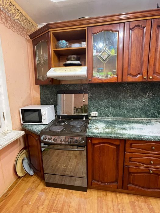 Продам кухонный гарнитур в б/у состоянием