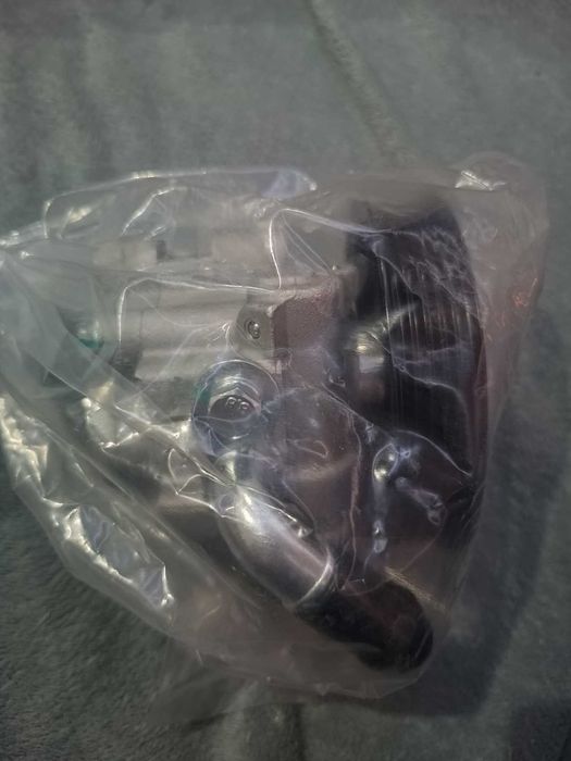 ЧИСТО НОВА Хидравлична помпа за Toyota Avensis T25 2.0 D4D Disel