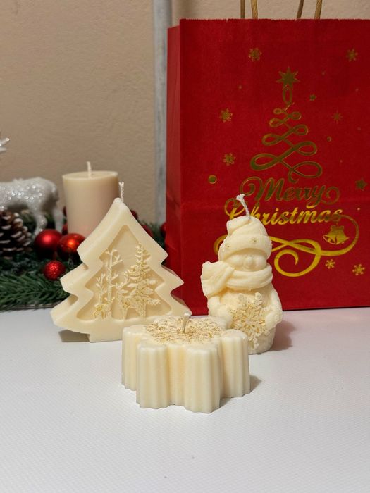 Ръчноизработени коледни свещи