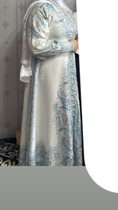 Платья длинные , практически новые