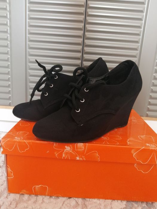 Продаеться женские туфли