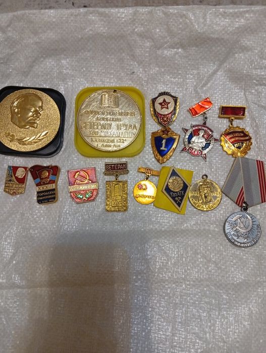 Значки СССР за все часы