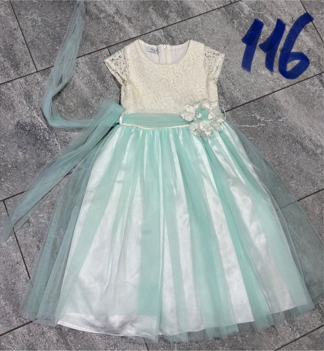 Продам платья на девочку