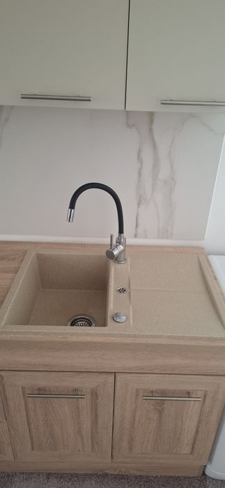 Mobila de bucătărie cu aragaz cuptor hota chiuveta de granit si robine