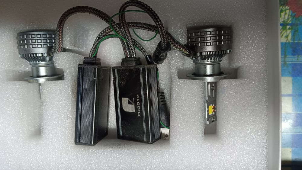 LED лампа с пультом H7