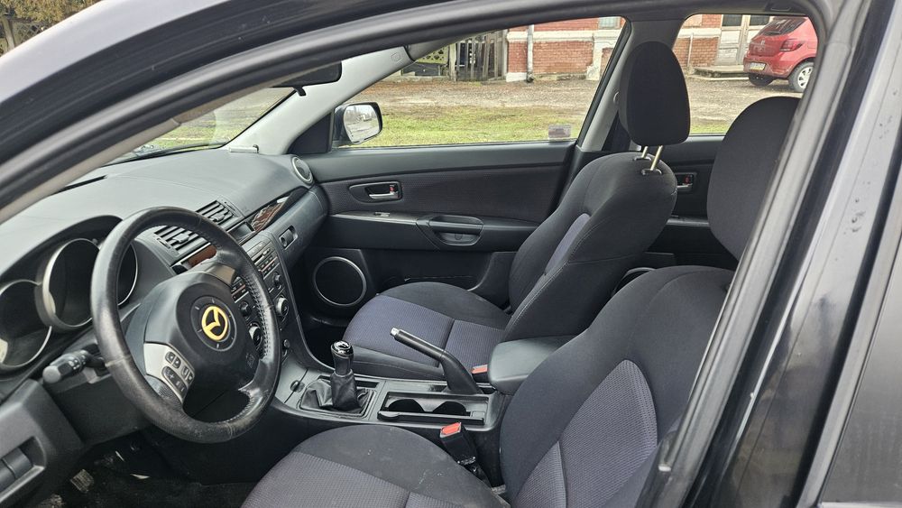 Mazda 3  an 2008 1.3 benzina