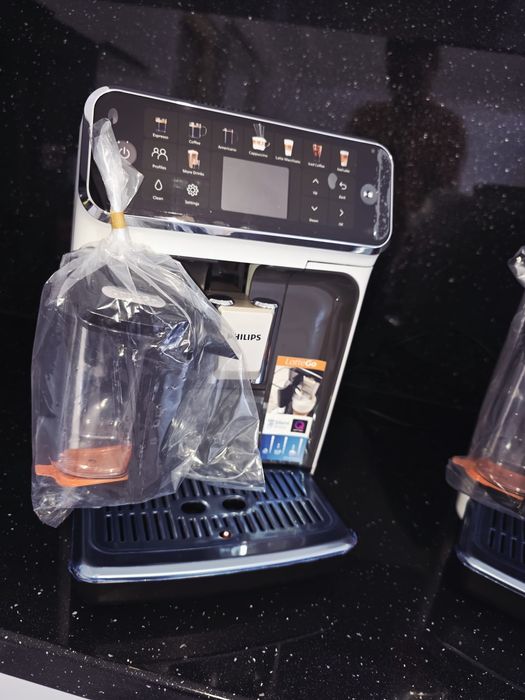 Espressor automat Philips seria 5500 LatteGo