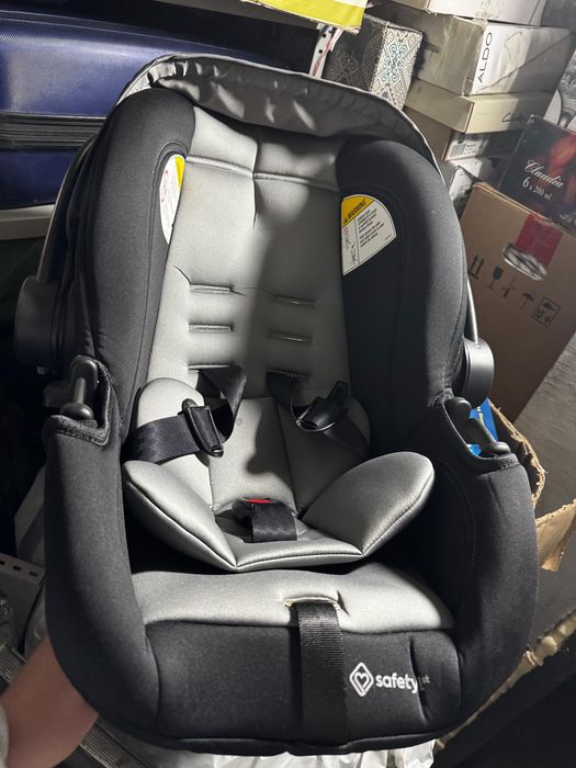 Продаю автокресло Safety 1st для новорождённых.