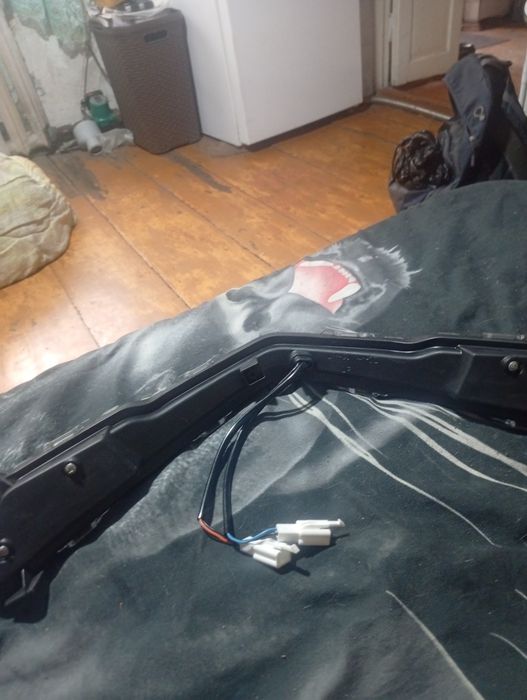 Продам поворотник на скутор м8 pro