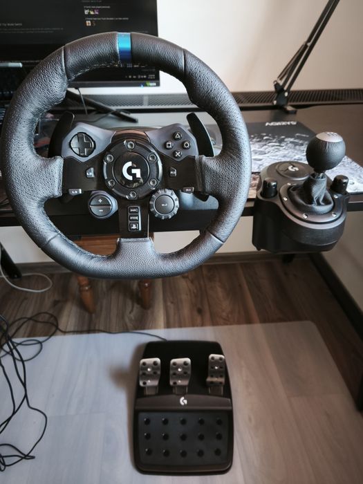 Volan Logitech G923 + schimbător PS4/PS5/PC