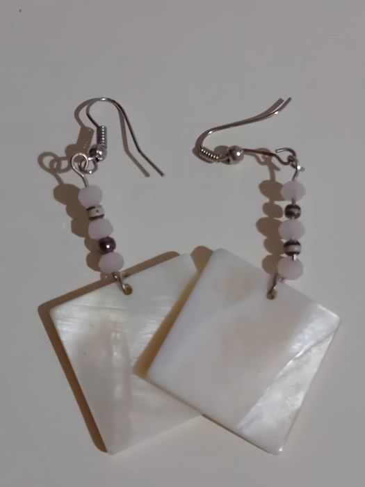 Обици от морски щипки и стъклени синци