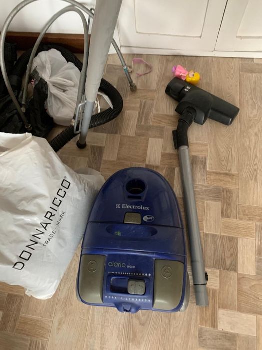 Пылесос рабочий продам