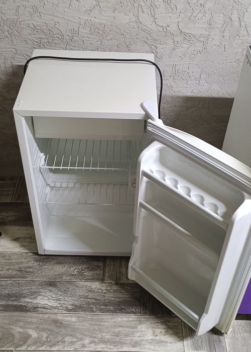 Продам небольшой холодильник б/у