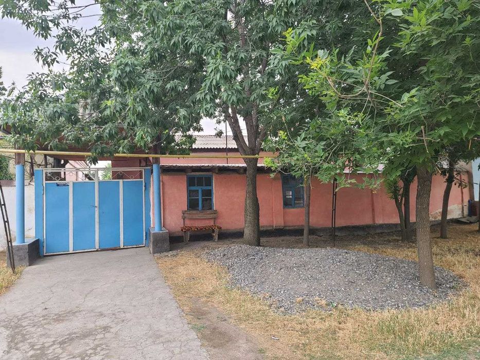 Guliston shahar Dostlik mahallasida hovli uy sotiladi