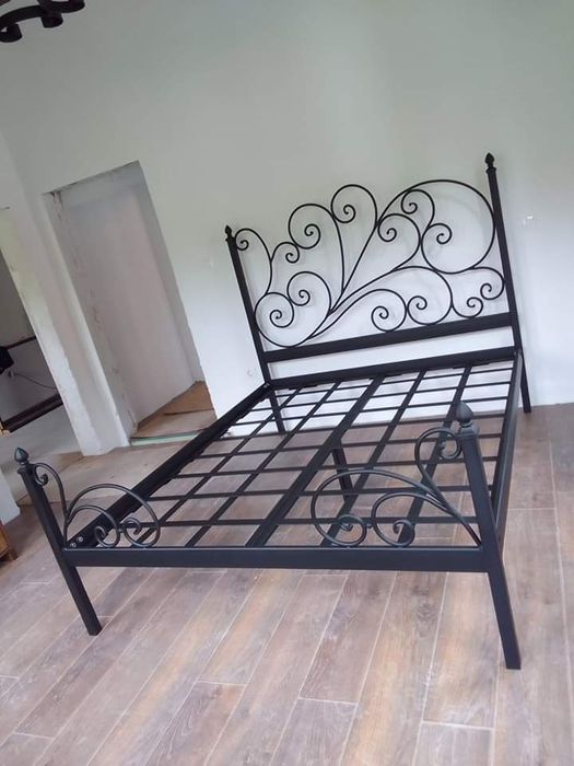 Маси и столове от ковано желязо. Градински мебели.