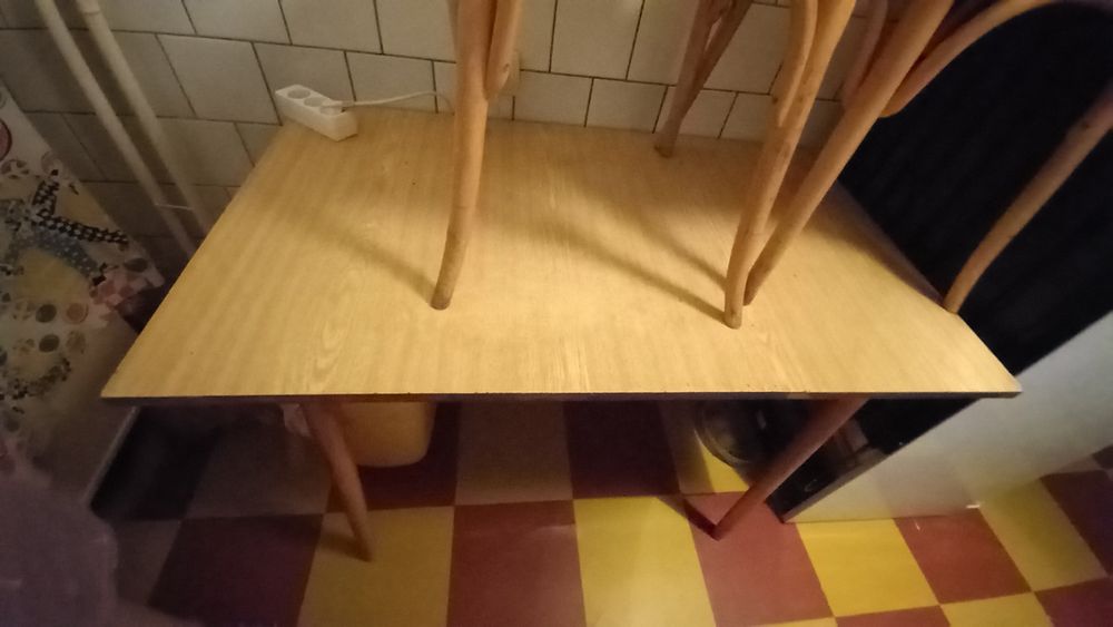 Продам стол кухонный  со стульями