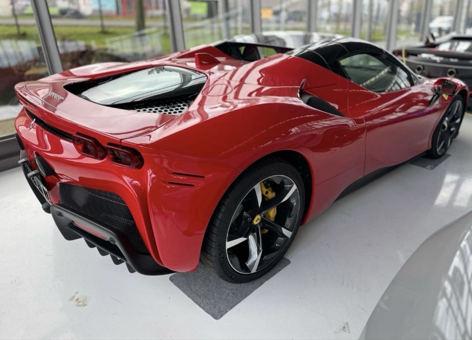 Ferrari SF90 Spider 1001 hp 2023