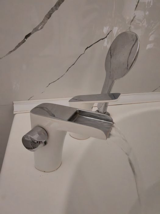 Угловая ванная, размер 160см