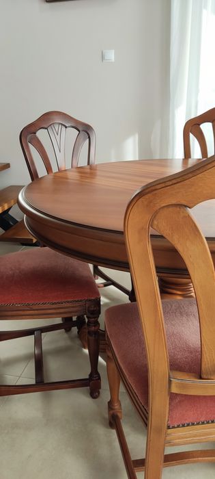 Masa cu 6 scaune din lemn masiv de Meranti